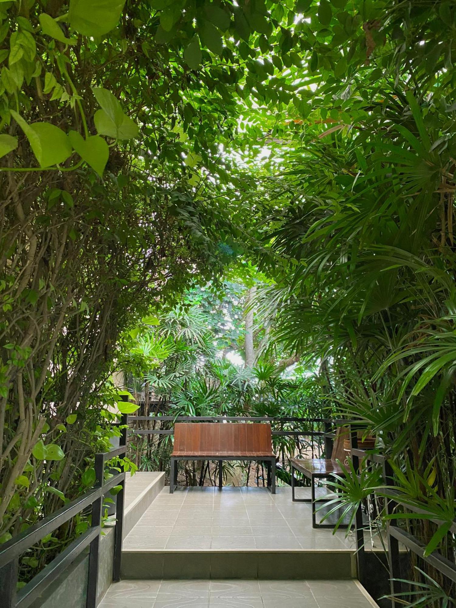 The Coconut 3*